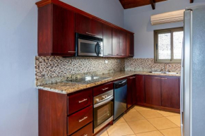 Omega 5, Flamingo 1-Bedroom Ocean-View Condo with Pool
